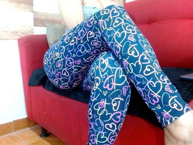 VioletaSwitch - Live sex cam - 18002110