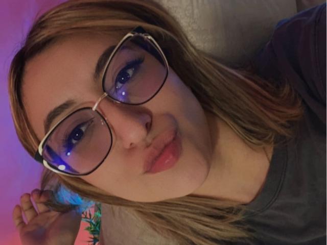 SabrinaMontana - Live Sex Cam - 18021326