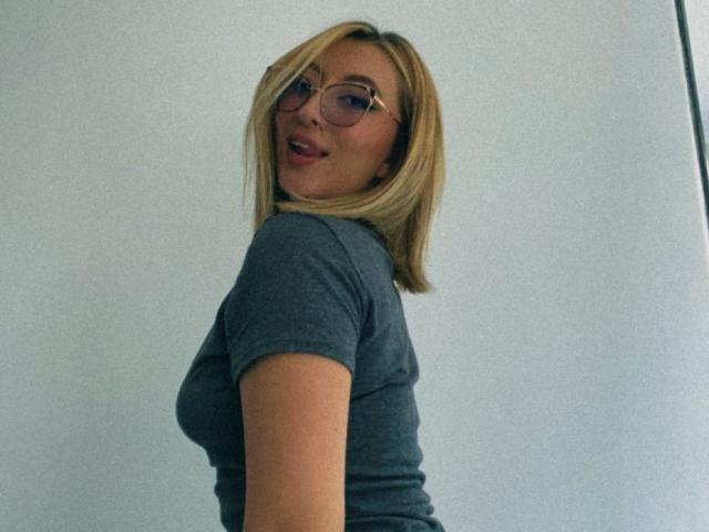 SabrinaMontana - Live porn &amp; sex cam - 18021334