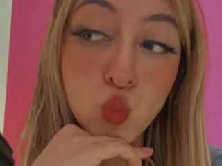 SabrinaMontana - Live sex cam - 18021338