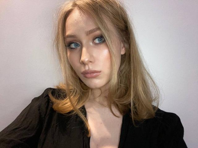 TracyDesire - Live sex cam - 18043930