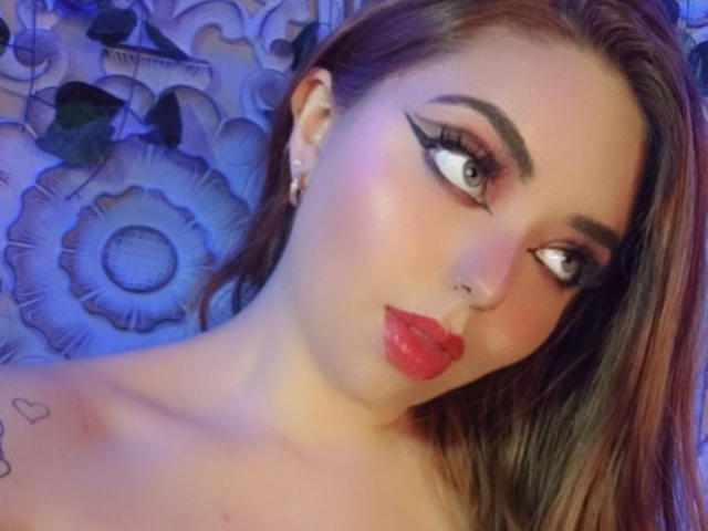 AngieTaylorr - Live Sex Cam - 18049702