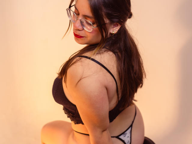 MeliiEvans - Live sex cam - 18065206