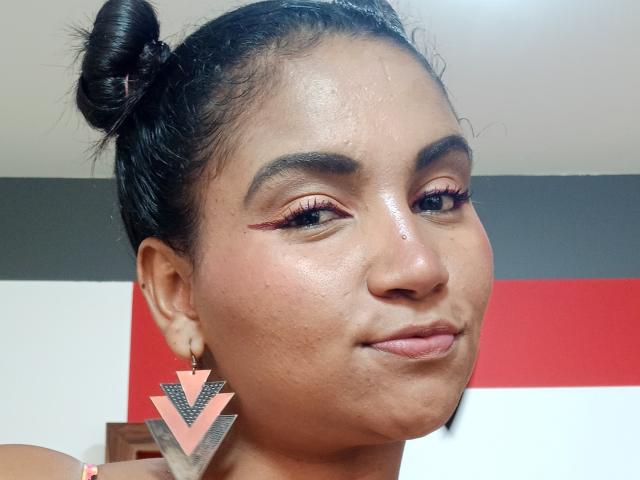 SalomeSexxy - Live sex cam - 18069198