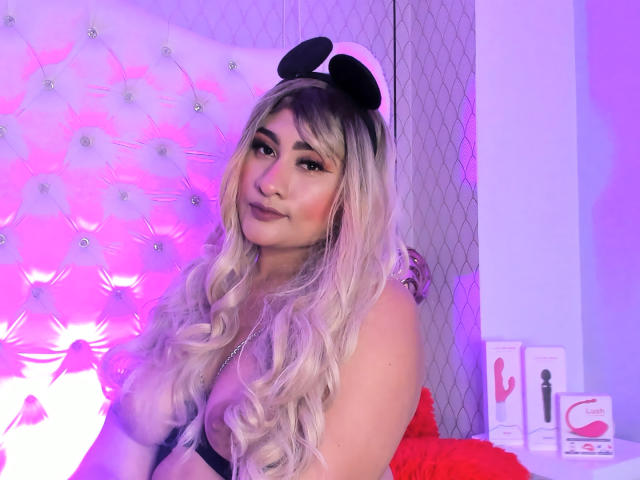 ShiaraRussi - Live sex cam - 18069266