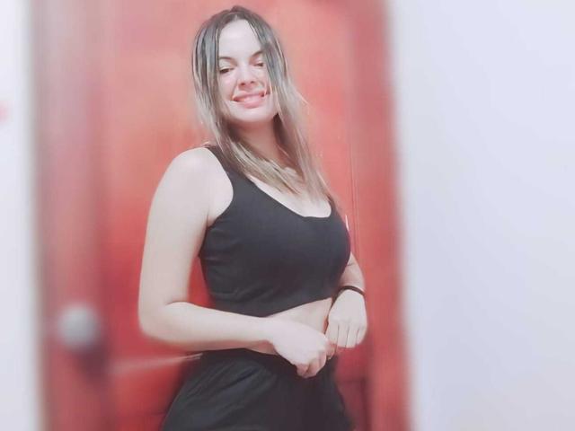 AlyBrown - Live sex cam - 18076982