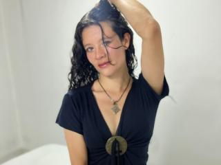 SereneClarks - Live sex cam - 18077354