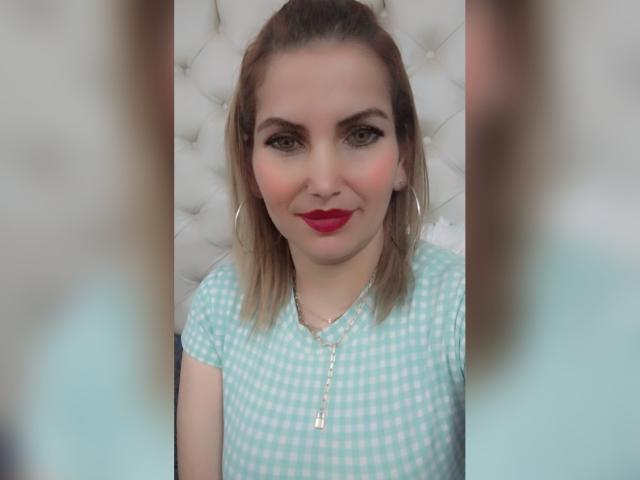 GiuliaAddams - Live Sex Cam - 18079562