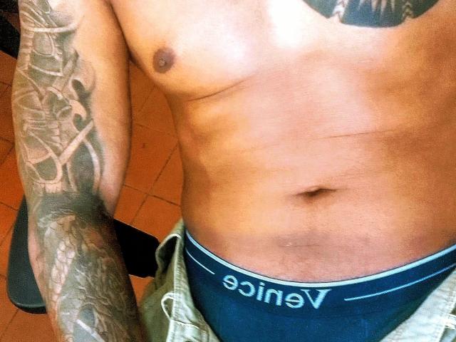 HornyRyan - Live sex cam - 18085562