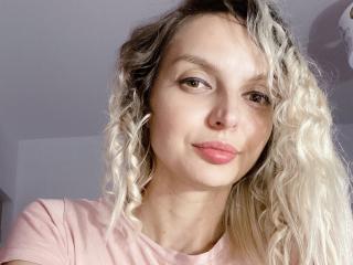 DouceAmelia - Live porn & sex cam - 18098946