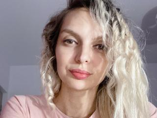 DouceAmelia - Live sex cam - 18098954