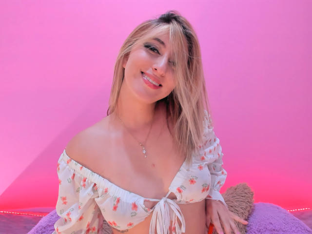 SabrinaMontana - Live sex cam - 18101398