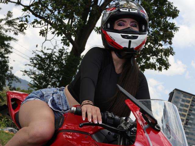 ChristineBray - Sexe cam en vivo - 18101790