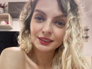 DouceAmelia - Live Sex Cam - 18106490