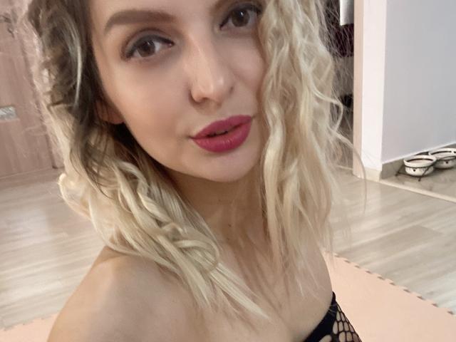 DouceAmelia - Live Sex Cam - 18106510