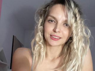 DouceAmelia - Sexe cam en vivo - 18122374