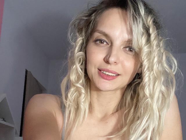 DouceAmelia - Live porn &amp; sex cam - 18122374