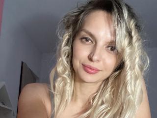 DouceAmelia - Live porn & sex cam - 18122382