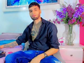 SkinnyBigCockX - Live sex cam - 18130074