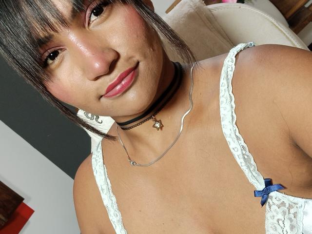 SalomeSexxy - Live sex cam - 18137026