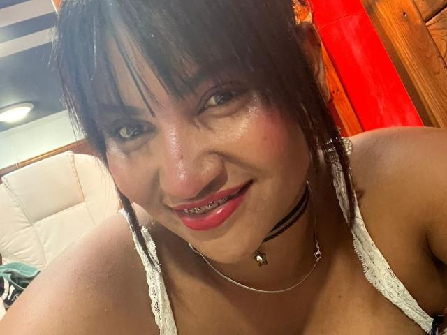 SalomeSexxy - Live sex cam - 18137050