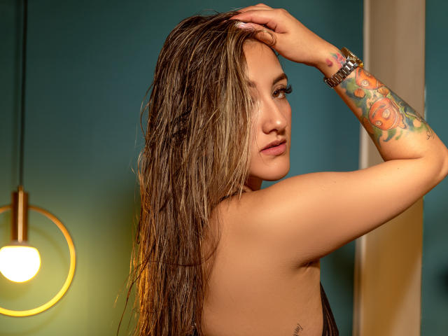 DaniellaSpinelly - сексуальная веб-камера в реальном времени - 18137082