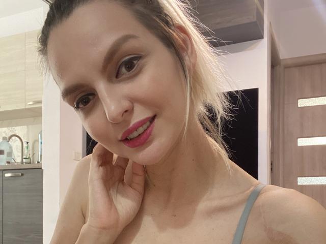 DouceAmelia - Sexe cam en vivo - 18139438