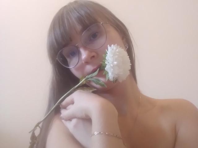 KiraGoldens - Live sex cam - 18160690