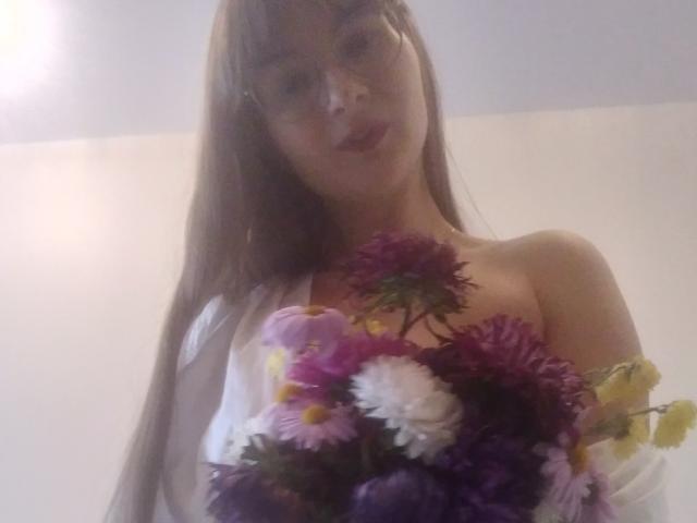 KiraGoldens - Porno na żywo i seks kamera - 18160754