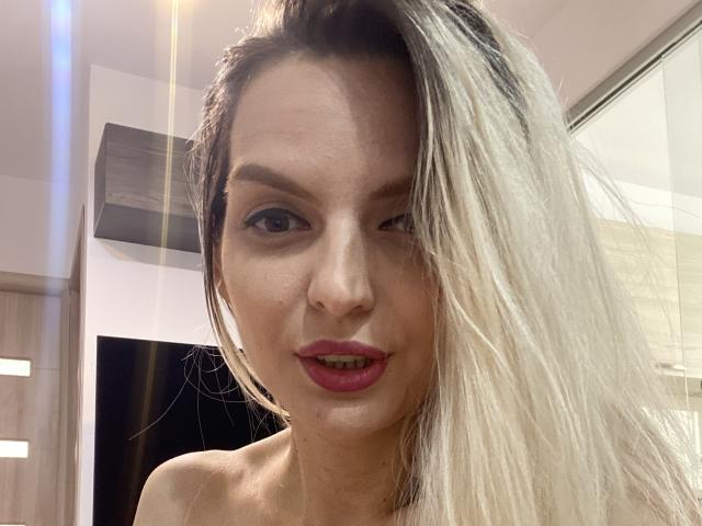 DouceAmelia - Live sex cam - 18170658