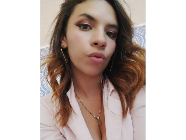 VioletaStone - Élő pornó és szexkamera - 18184974