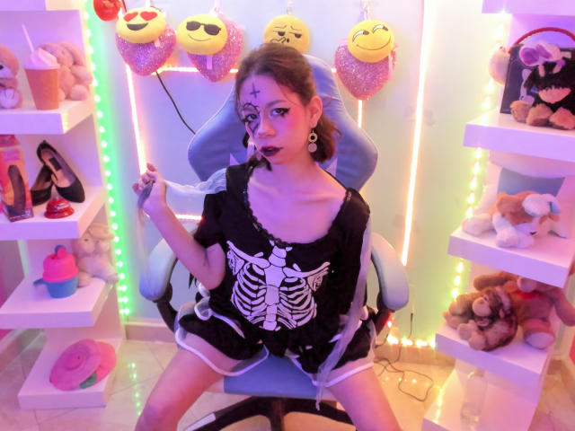 ChloeSorni - Live sex cam - 18190558