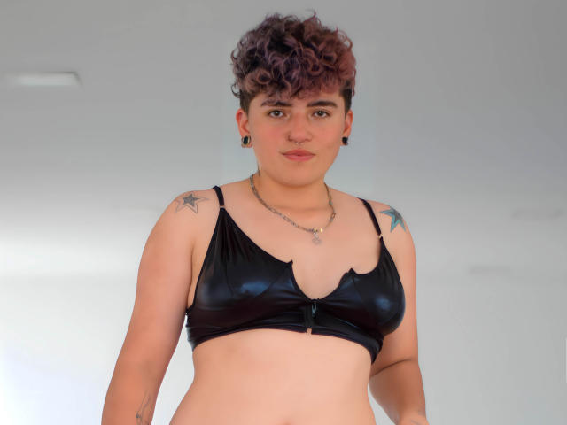 EmilyAndAdelee - Live sex cam - 18195246