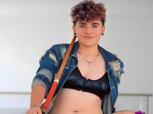 EmilyAndAdelee - Live sex cam - 18195250