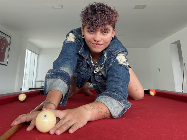 EmilyAndAdelee - Live Sex Cam - 18195306