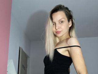 DouceAmelia - Live Sex Cam - 18195986