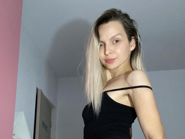 DouceAmelia - Live sex cam - 18195986