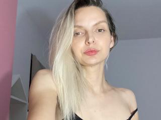 DouceAmelia - Live sex cam - 18196002