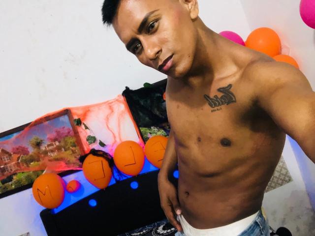 AlbertsBig - Sexe cam en vivo - 18199070