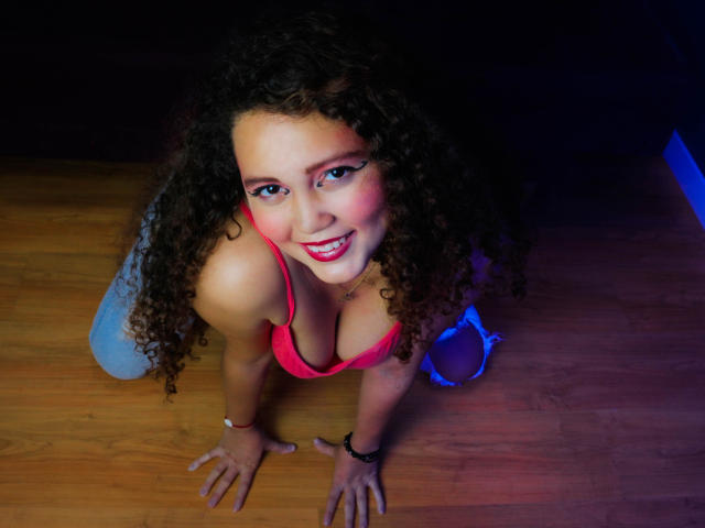 CharlotteCori - Live sex cam - 18222186