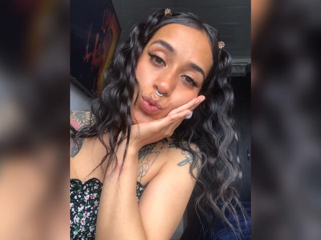 ZaraJoy - Live sex cam - 18237254