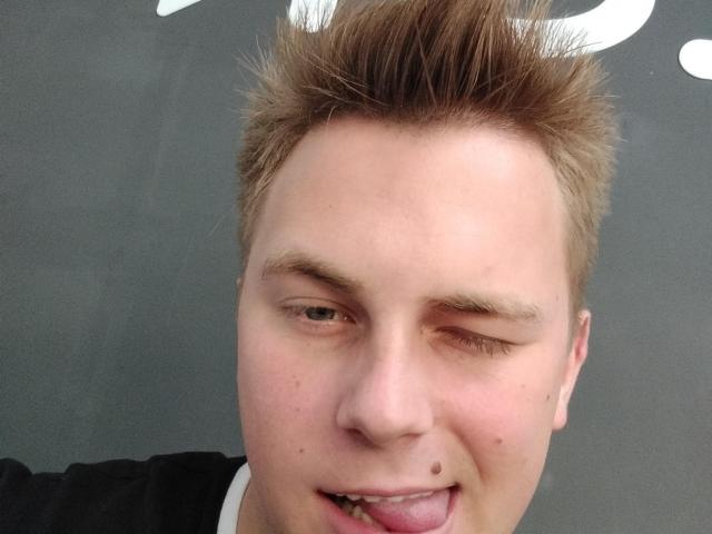 BruceSummer - Live Sex Cam - 18304422