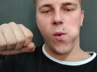 BruceSummer - Live Sex Cam - 18304438