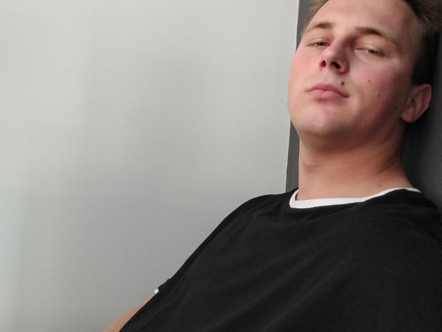 BruceSummer - Live Sex Cam - 18304442