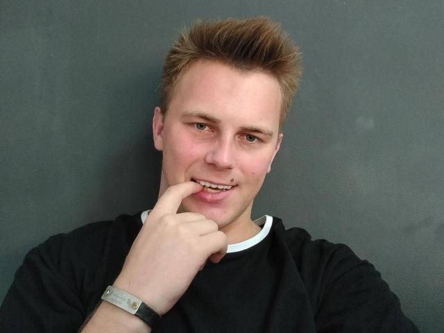 BruceSummer - Live sex cam - 18304446