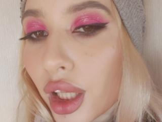 ElzaKom - Live Sex Cam - 18307570