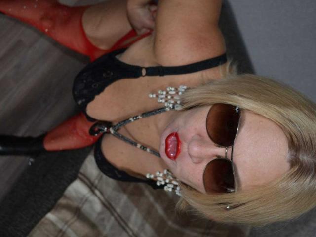 HelenaGloss - Live sex cam - 18317722