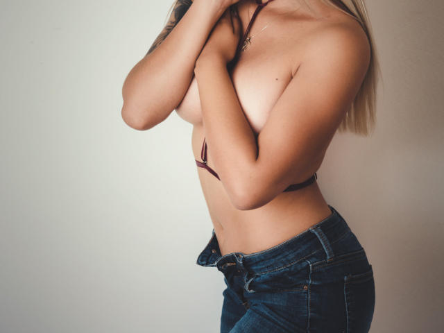 AmandaMandri - Live sex cam - 18317834