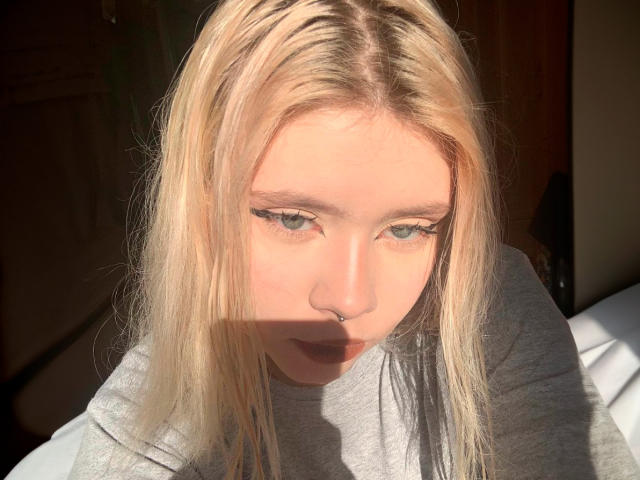 EvaAhCute - Live porn &amp; sex cam - 18340394