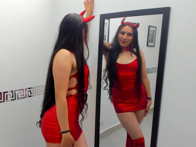 HelaViKy - Live sex cam - 18349474